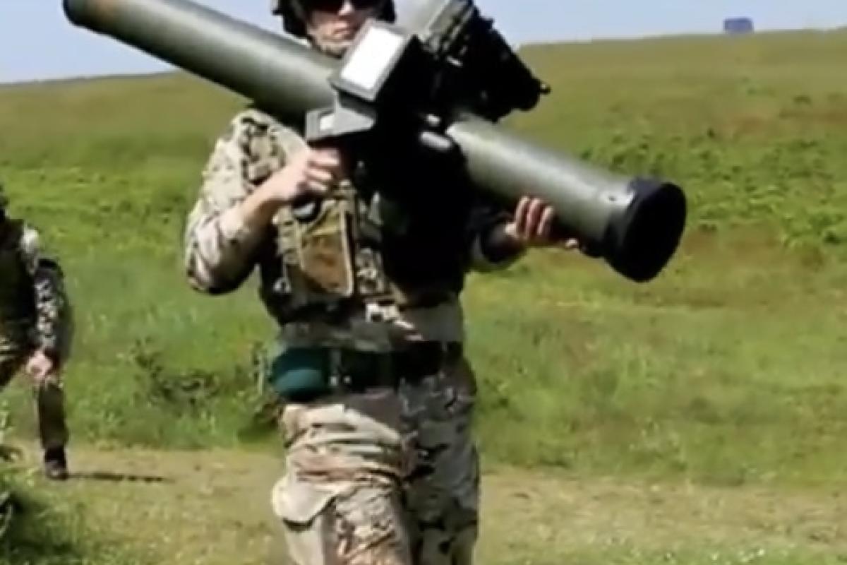 Man pats anti tank weapon 