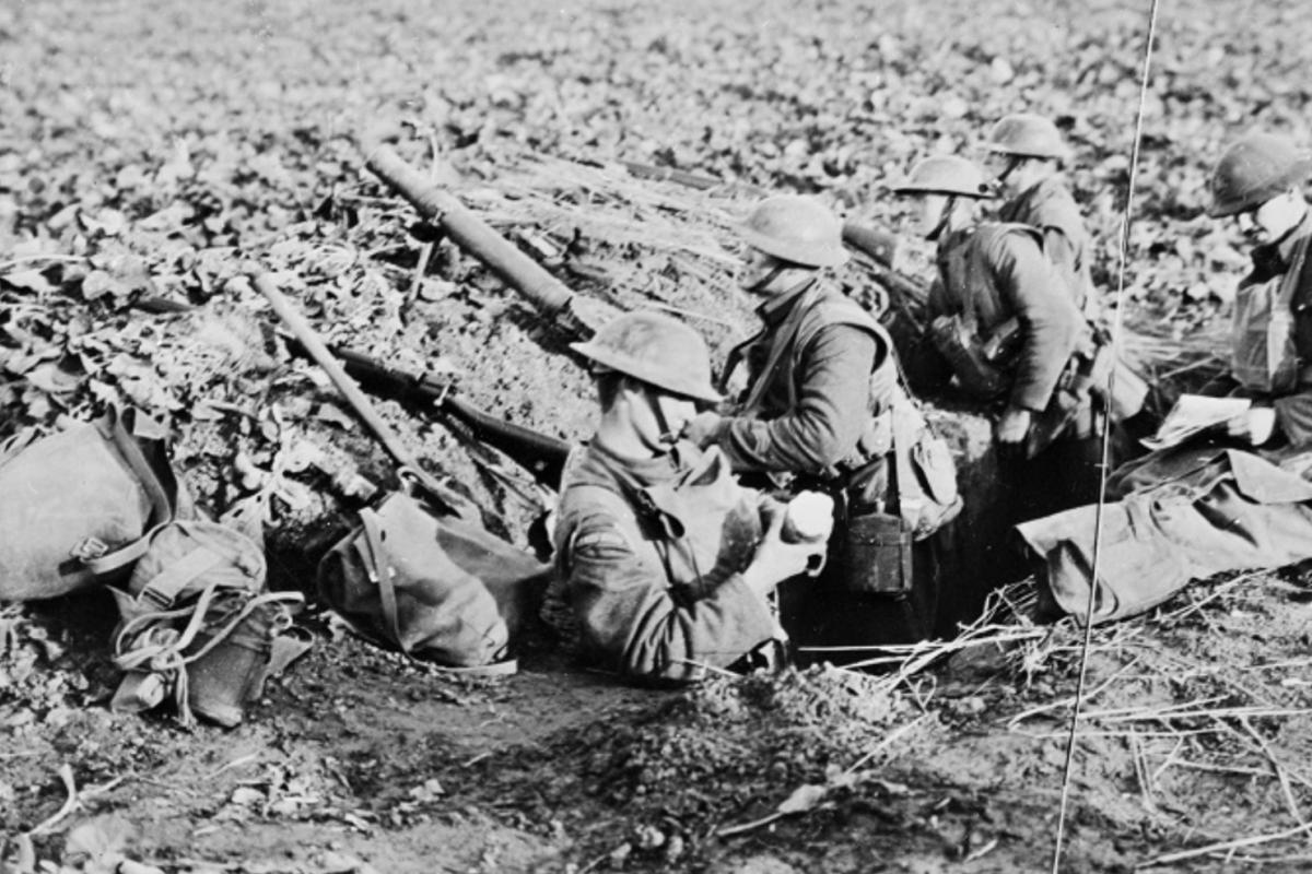 Ww1 troops in trench