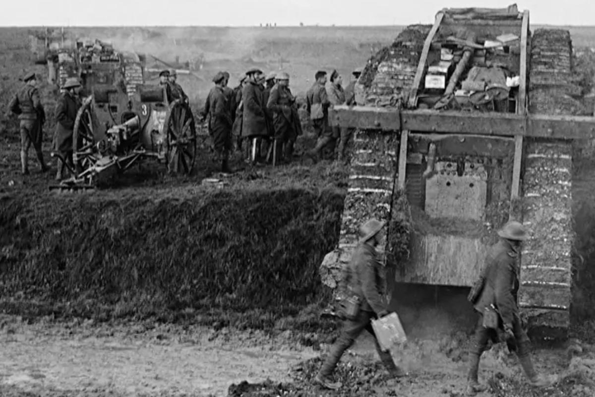 British ww1 tanks and troops 