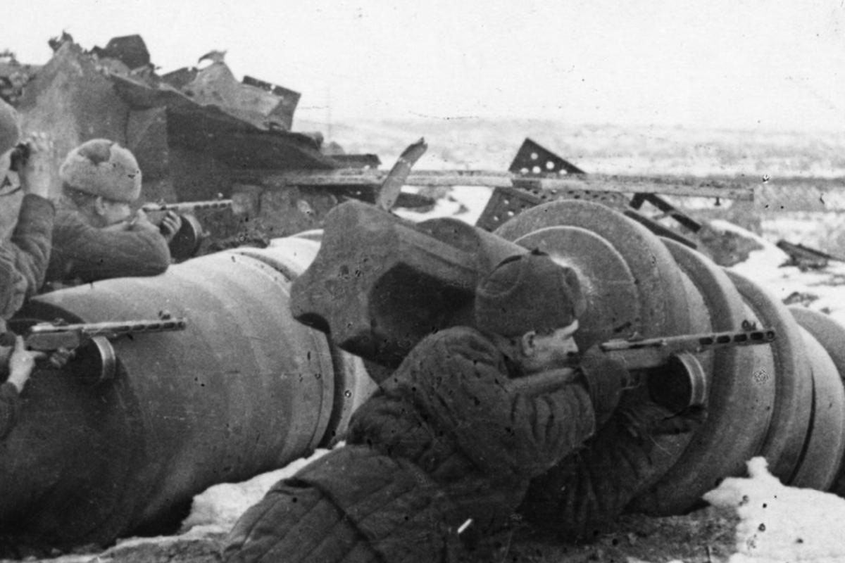 Russians fighting stalingrad
