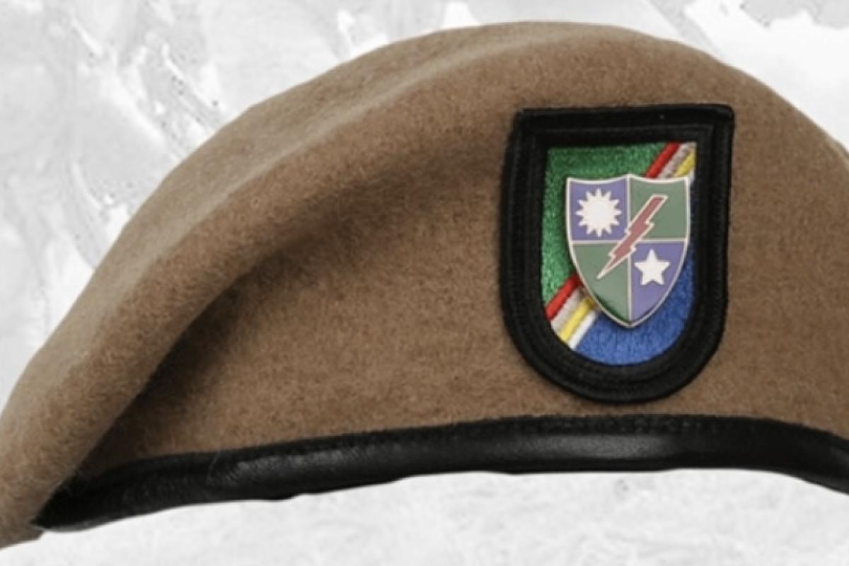 U.s ranger beret and badge 