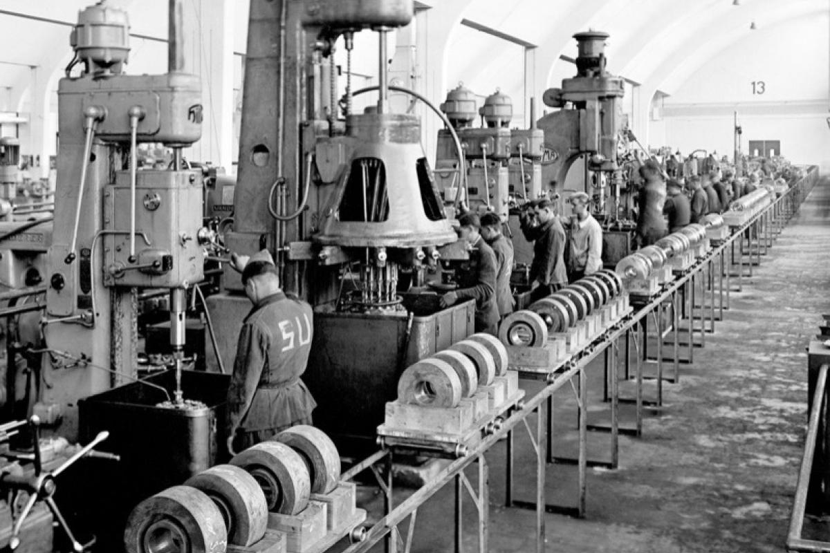 Factory prison workers ww2