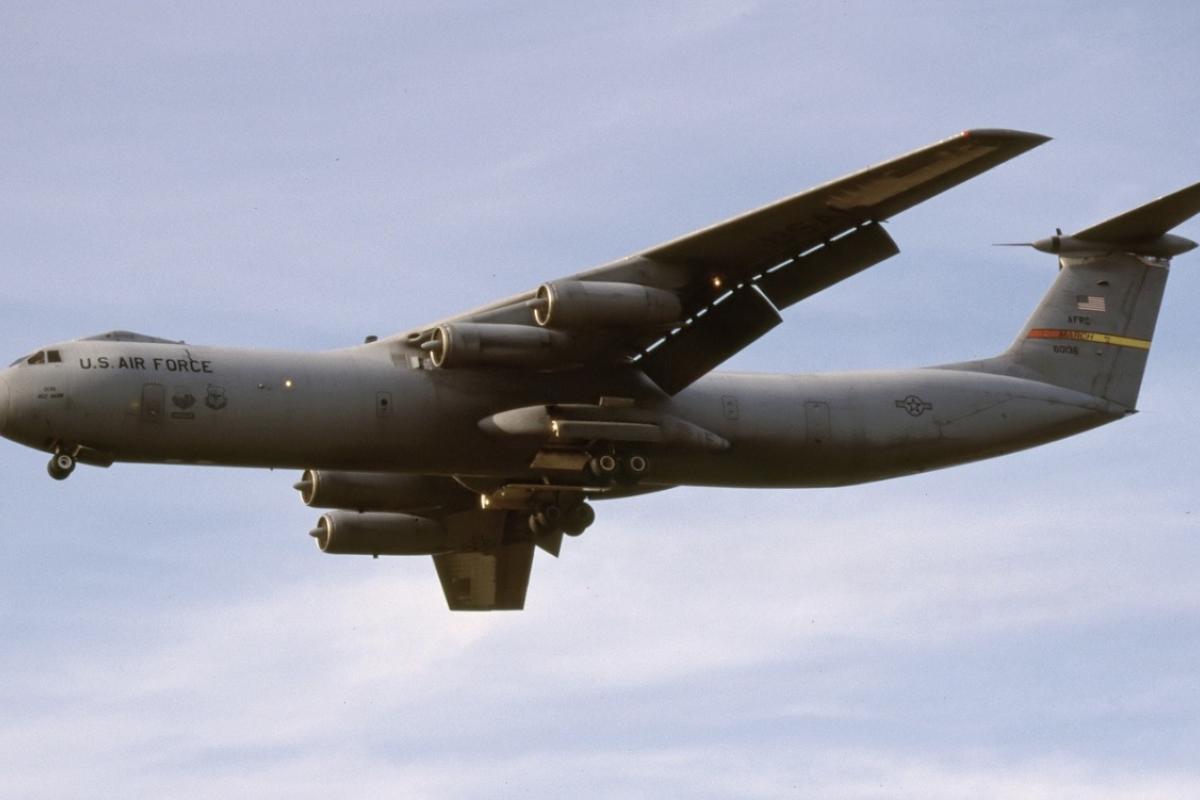 Lockheed c -141 star lifter 