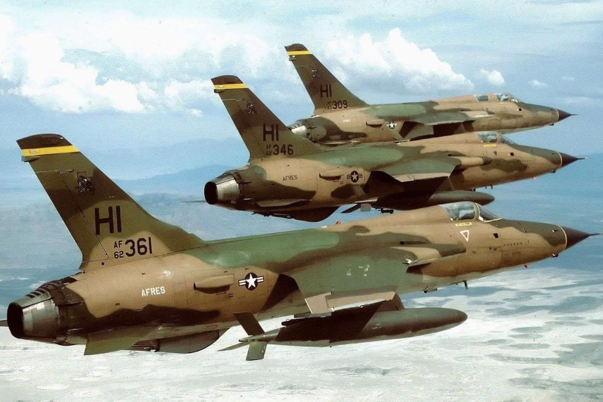 F-105 thunderbolt 