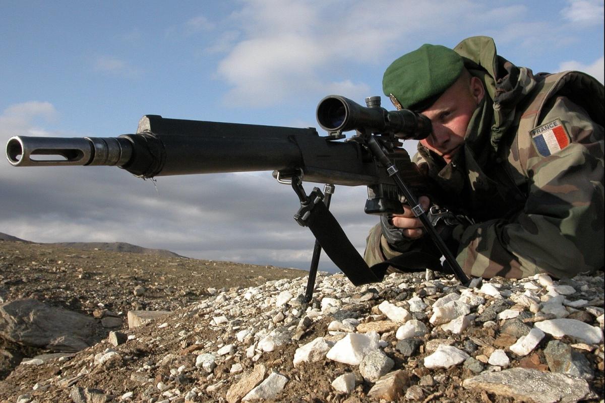 French fr f2 sniper rifle 