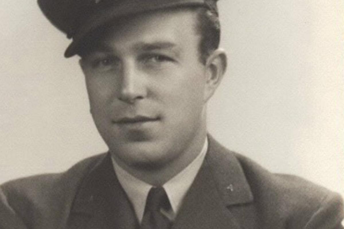 Sun leader raf Roger bushel