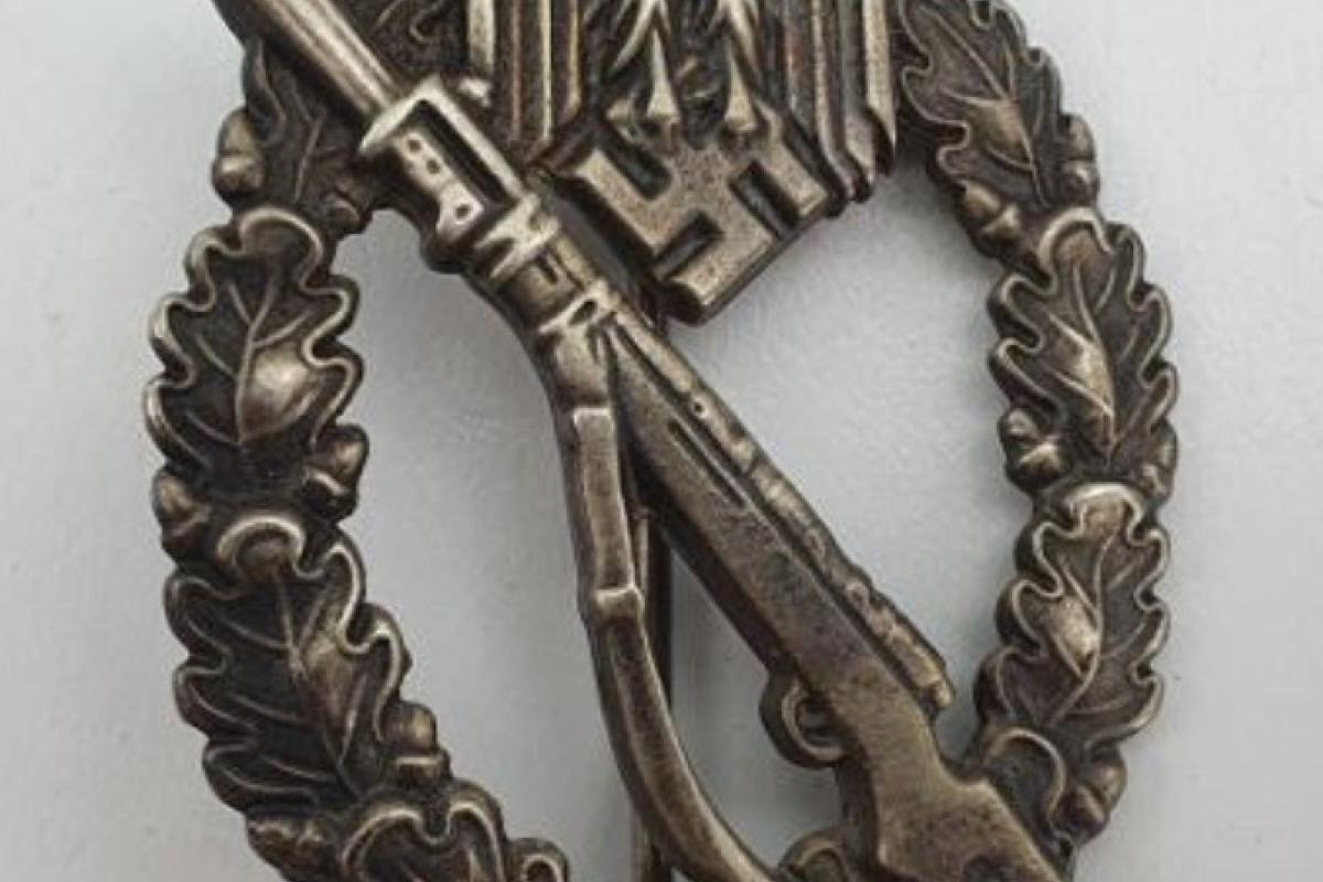 Waffen assault badge 