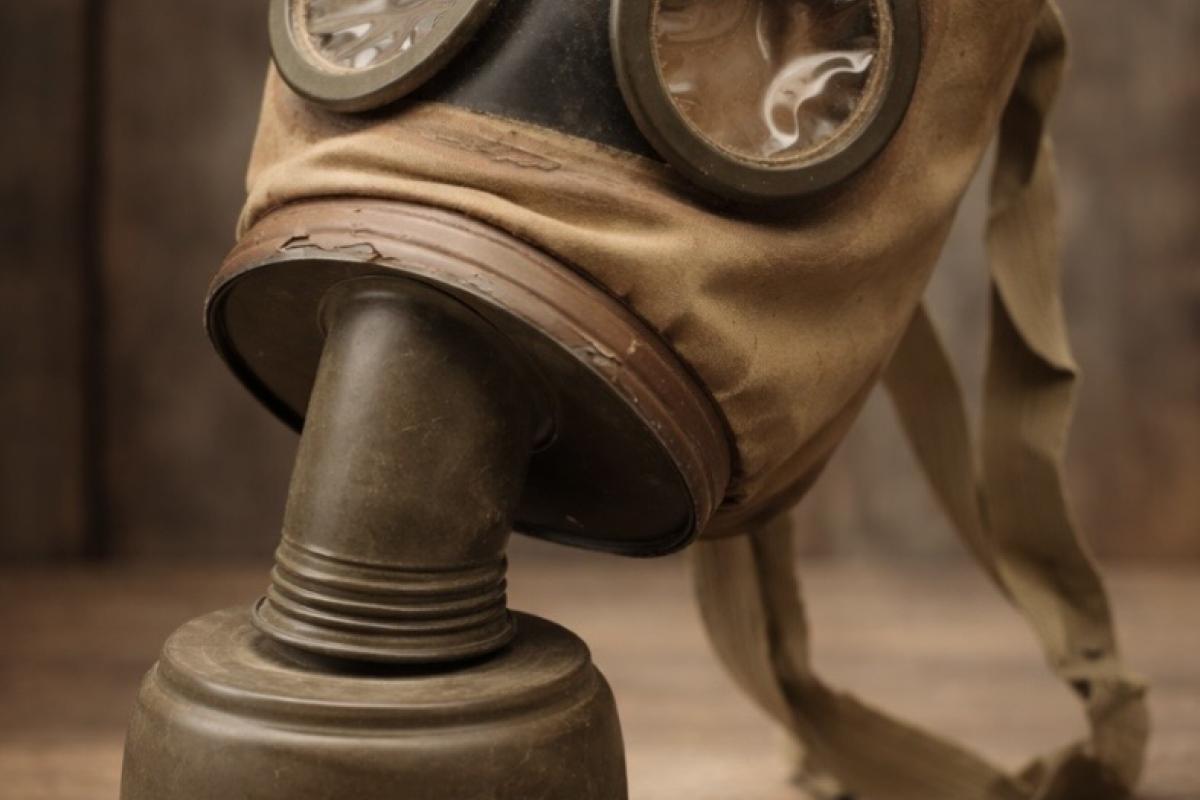 M2 gas mask 