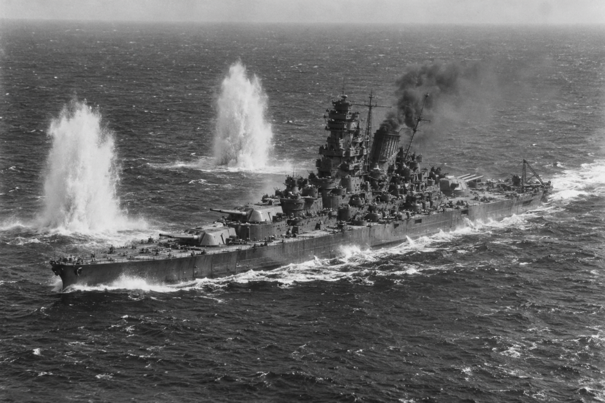 Japanese musashi battleship sunk by us navy pilots 