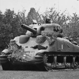 Inflatable tank