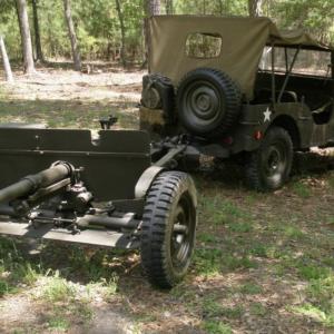 U.S 37 mm artillery field gun ww2 weapon manoeuvrable 