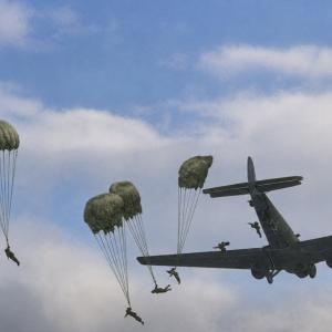 Paras 